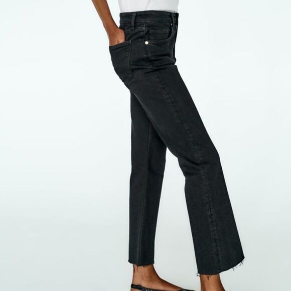 Zara‎ Mid Rise Black Jeans Seamless Hem Flared Metal Button Closure Sz 2 NWT - Picture 2 of 7